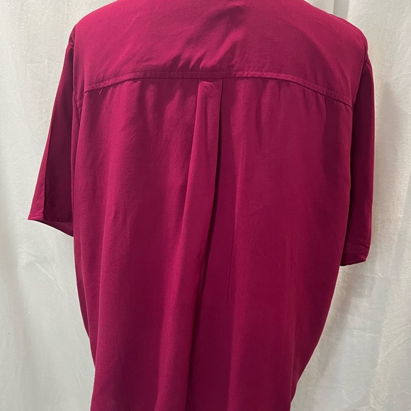 NWT-Her Universe/red Disney Belle short sleeve buttons/ tie top 3X - Picture 8 of 13